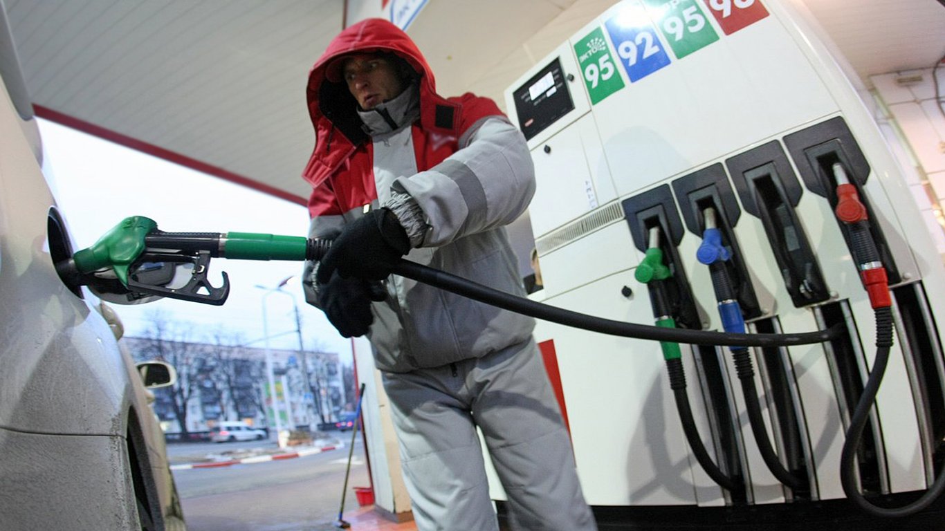 Сколько будет стоить топливо в Украине после введения эмбарго ЕС на нефтепродукты из России