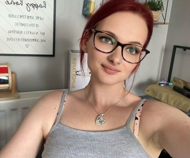 Женщина в Великобритании, потерявшая зубы во время беременности.