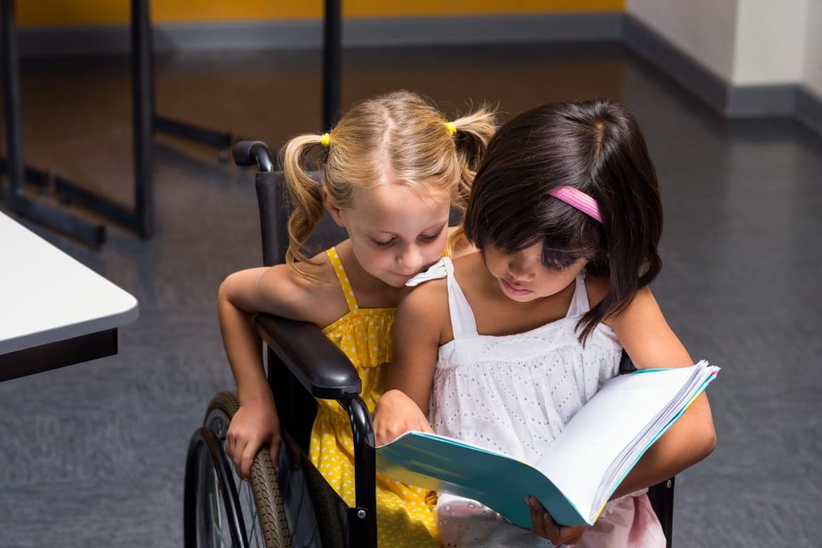 Как научить ребенка общаться с детьми с инвалидностью