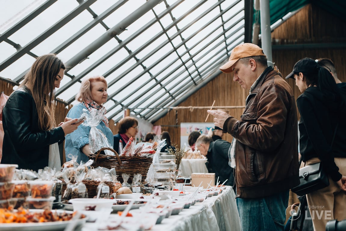 Весенний вернисаж в ботаническом саду Киева