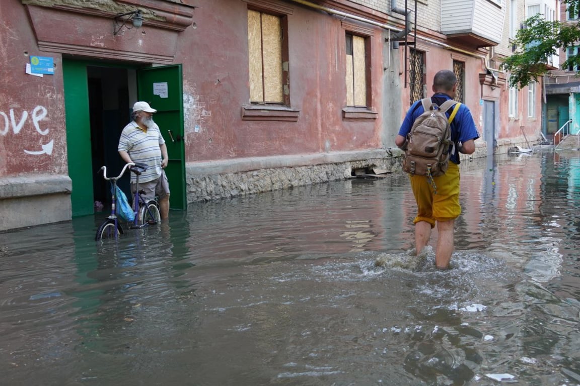 Затоплены улицы в Херсоне, 6 июня 2023г. Фото: Новости. LIVE