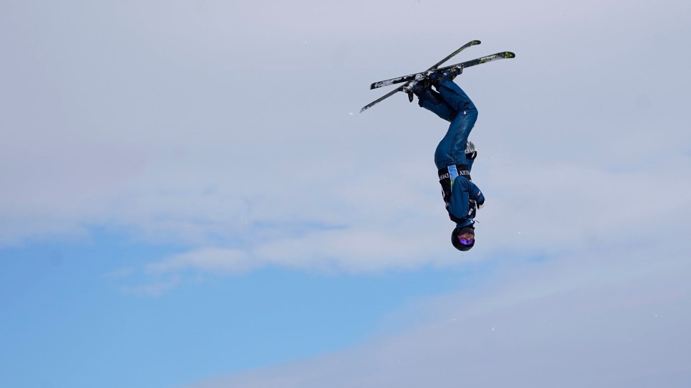 Котовский выиграл Кубок мира по лыжной акробатике в США