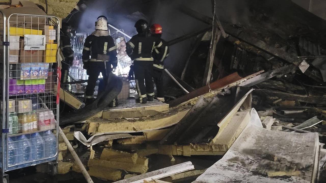 Наслідки влучання по складу в Одесі. Фото: Таврія В