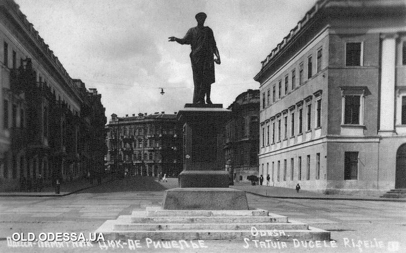 Фотографії пам'ятника Дюку