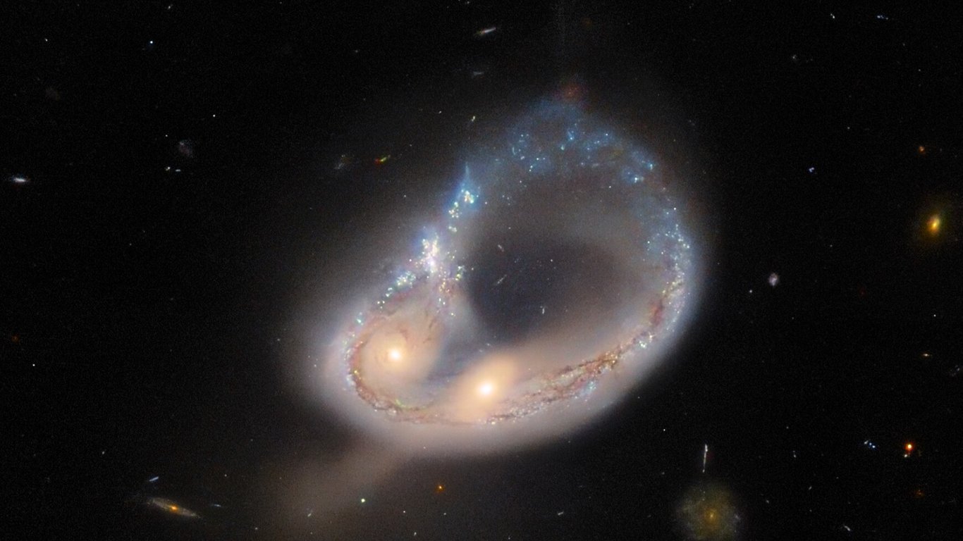 Hubble сделал фото лобового слияния двух галактик