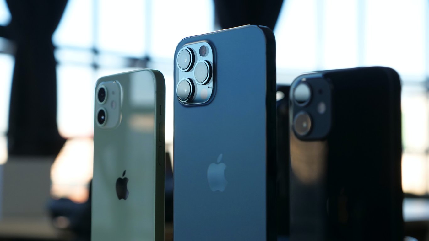 У новых iPhone 13 будет ускоренная зарядка - подробиці