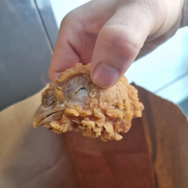 В KFC нашли куриную голову