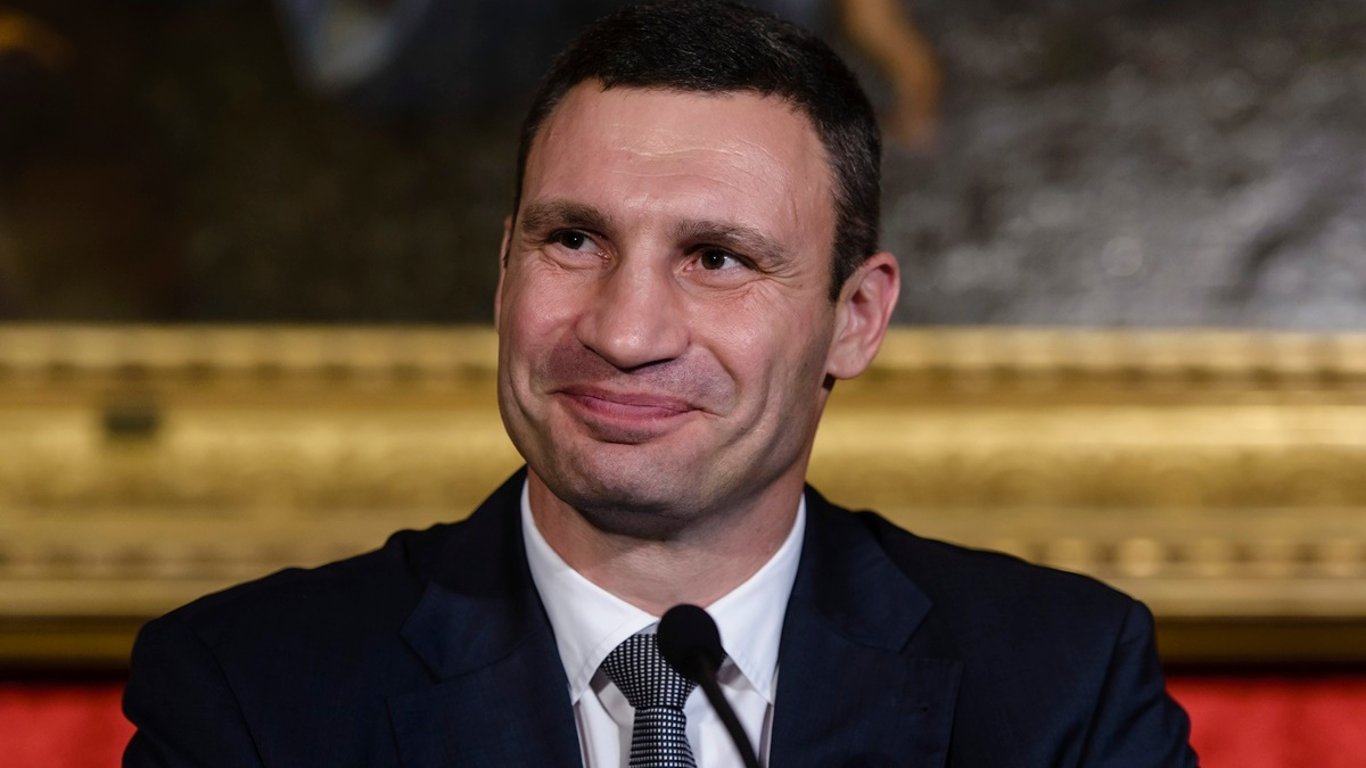 Володимир Кличко показав як він і Віталій Кличко виглядали в молодості ...