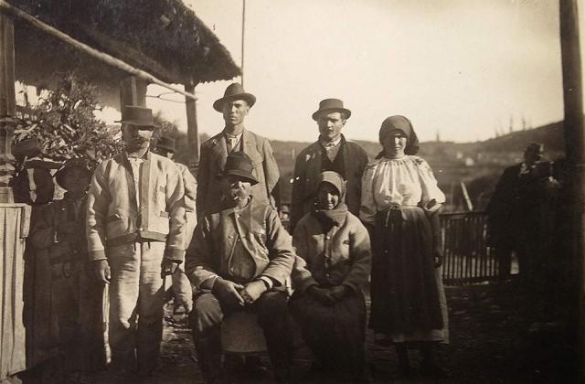Крестьянская семья в Закарпатье, 1940 гг.
