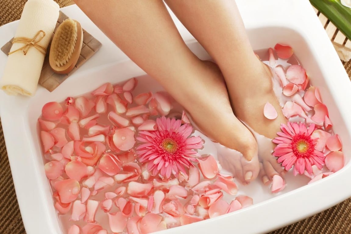 Как избавиться от отека ног в домашних условиях - лечебные ванночки.