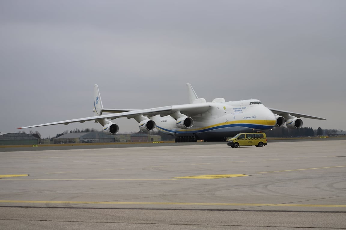 Ан-225 Мрия посадка