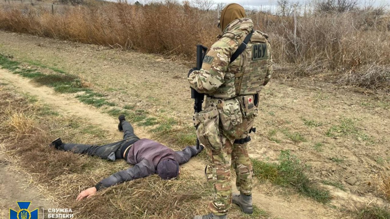 Нелегальна міграція в Одещині — СБУ викрила канал, що займався організацією