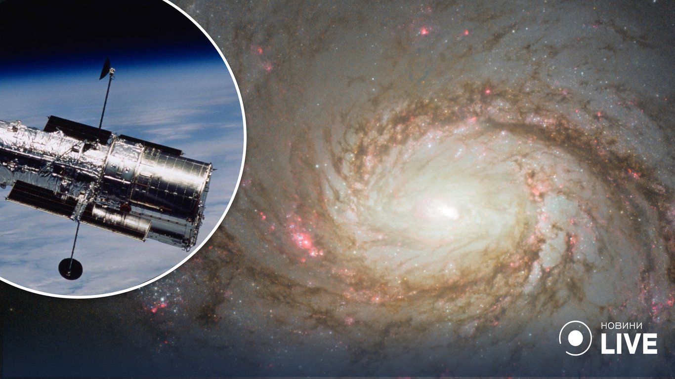 NASA показало далеку галактику, кільця Нептуна і його супутник Тритон