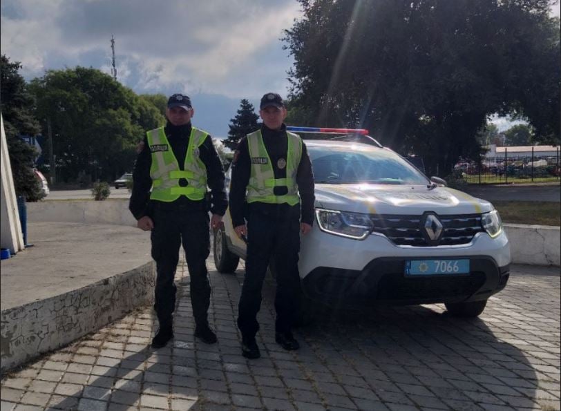 Оминули всі затори: в Одесі патрульні допомогли вагітній жінці діста