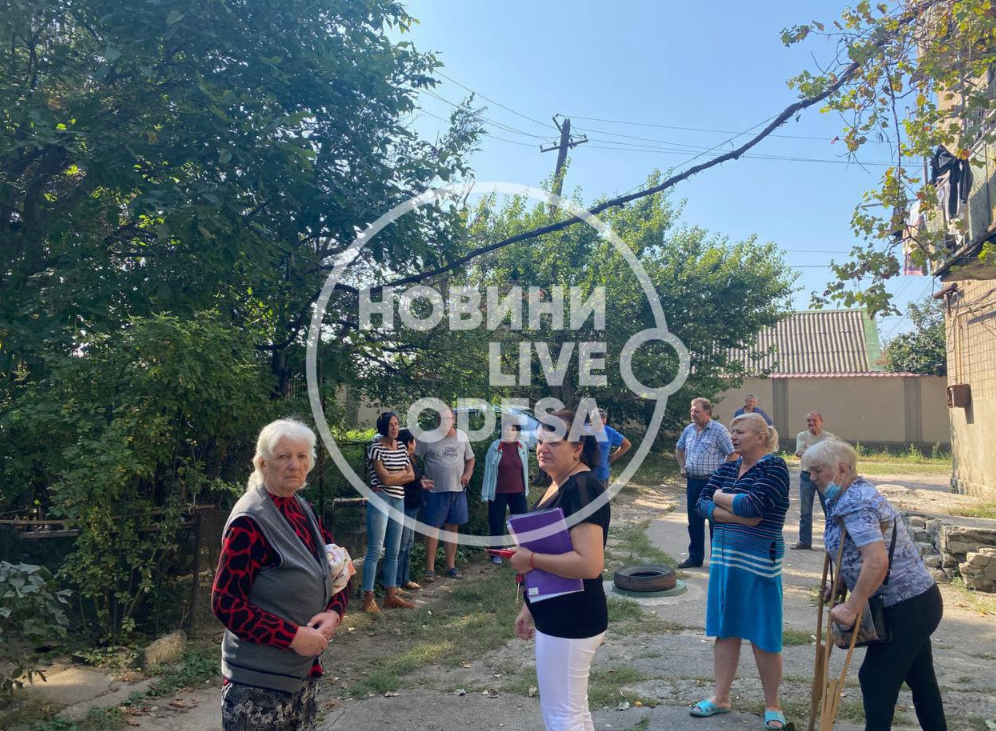 Одесити пів року живуть в зруйнованому будинку у Хутірському провулку