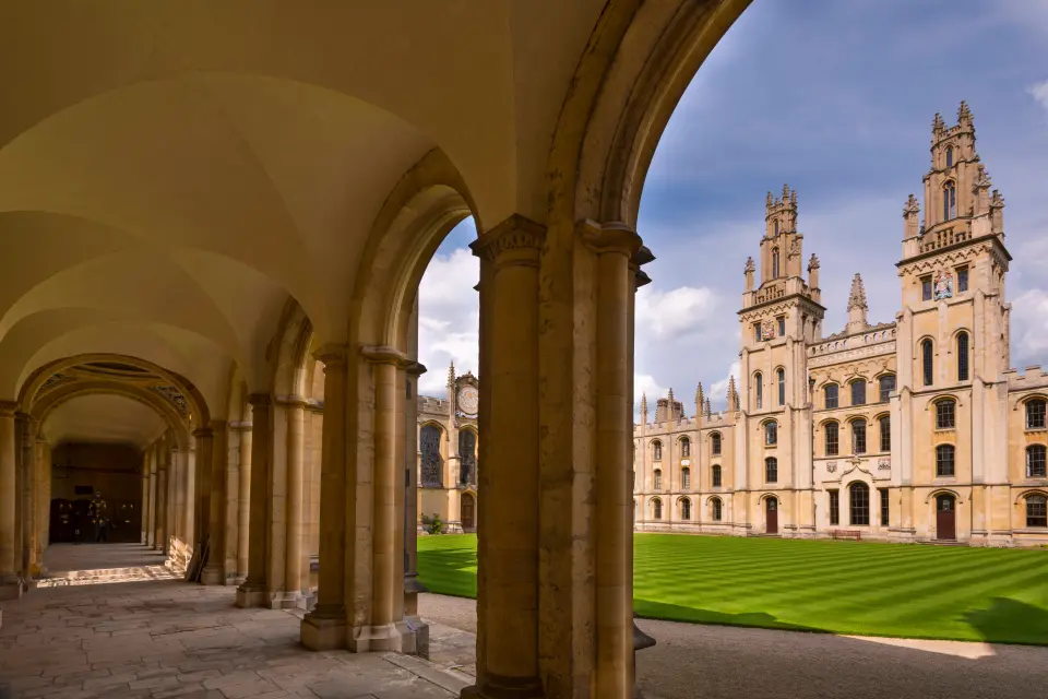 Оксфордський університет – використовувався для зйомок у Гоґвортсі