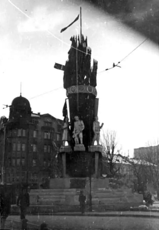 Пам'ятник Сталінській Конституції