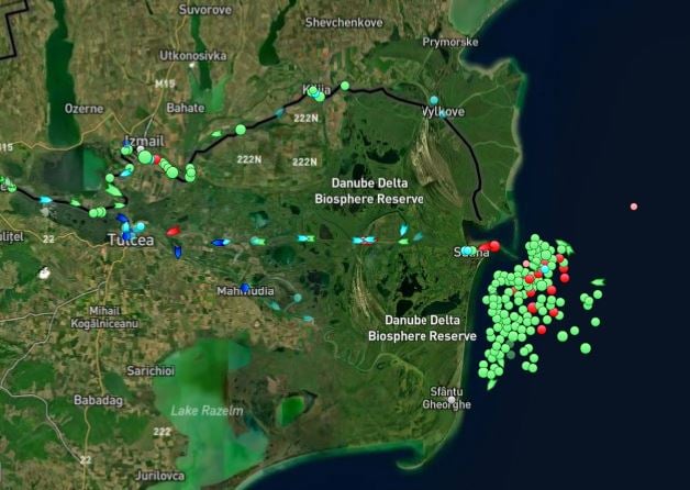 Десятки кораблей стоят в пробке у дельты Дуная
