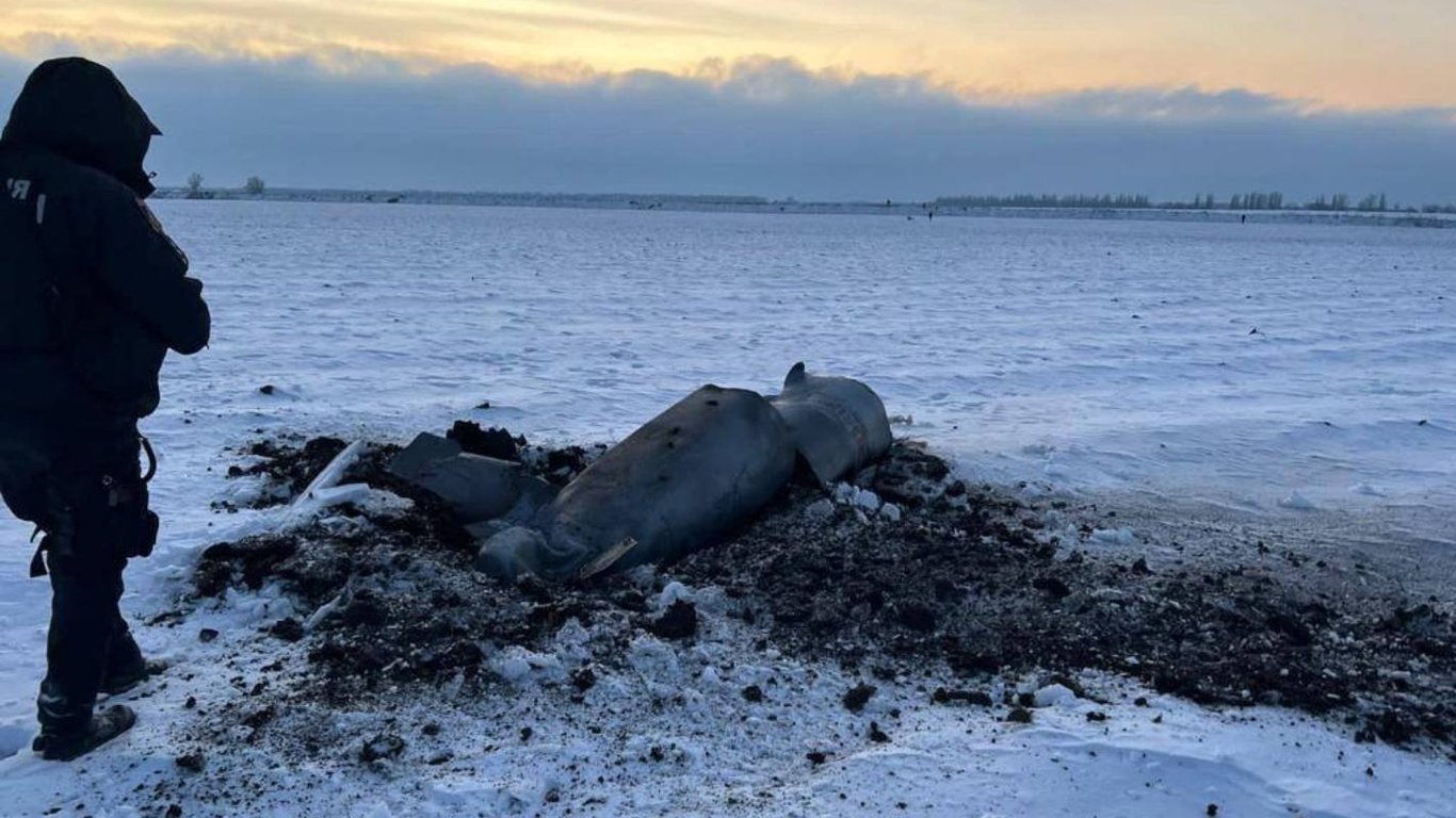 Сбитая над Киевской областью российская ракета упала на поле