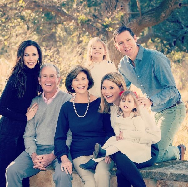 Джордж Буш-младший с семьей