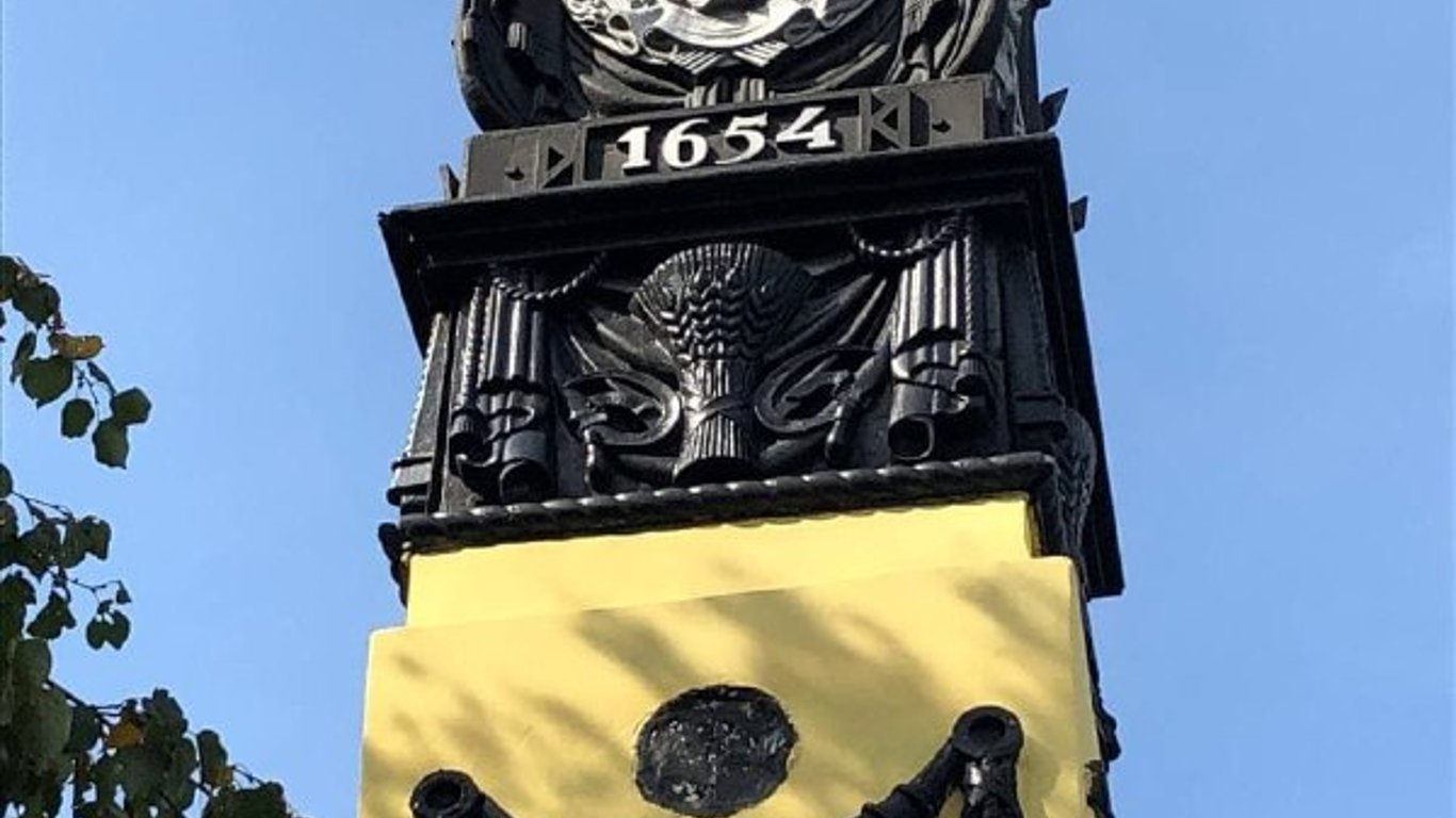 У Харкові хочуть знести стелу – на монументі зображена символіка СССР