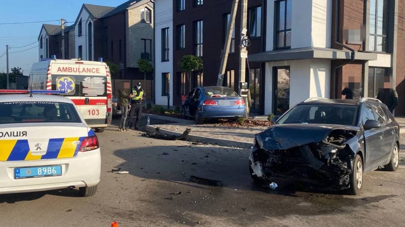 У Києві сталася ДТП за участю двох авто. Фото