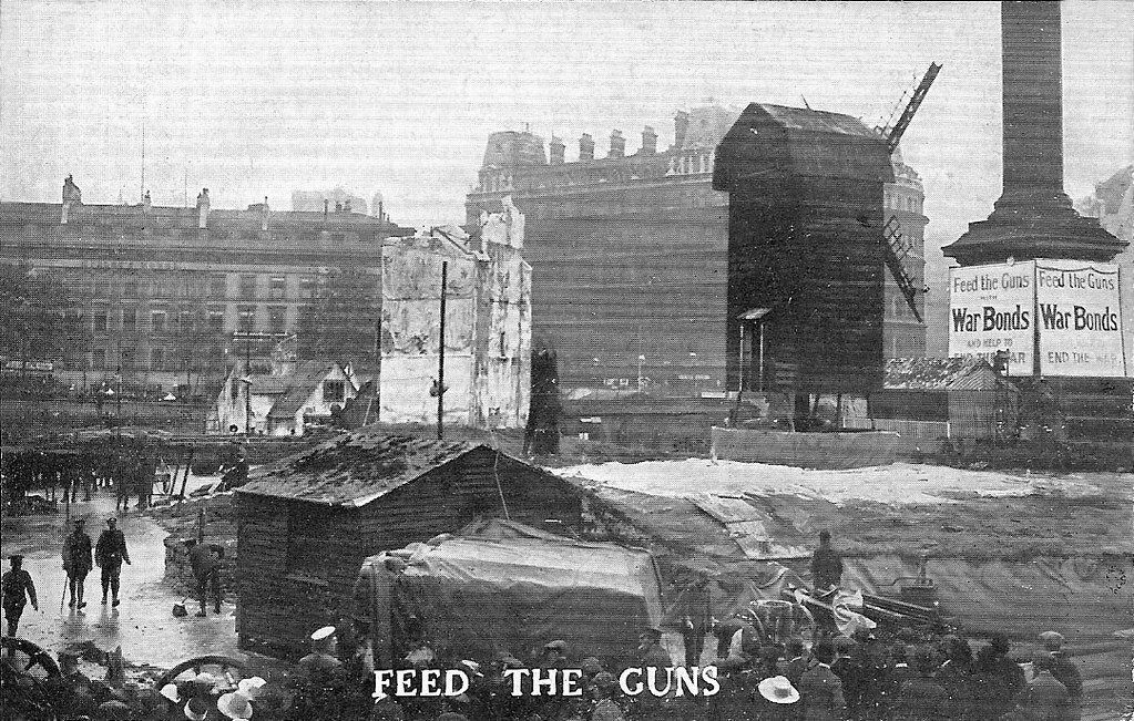Трафальгарська площа Лондона була перетворена на зруйноване село