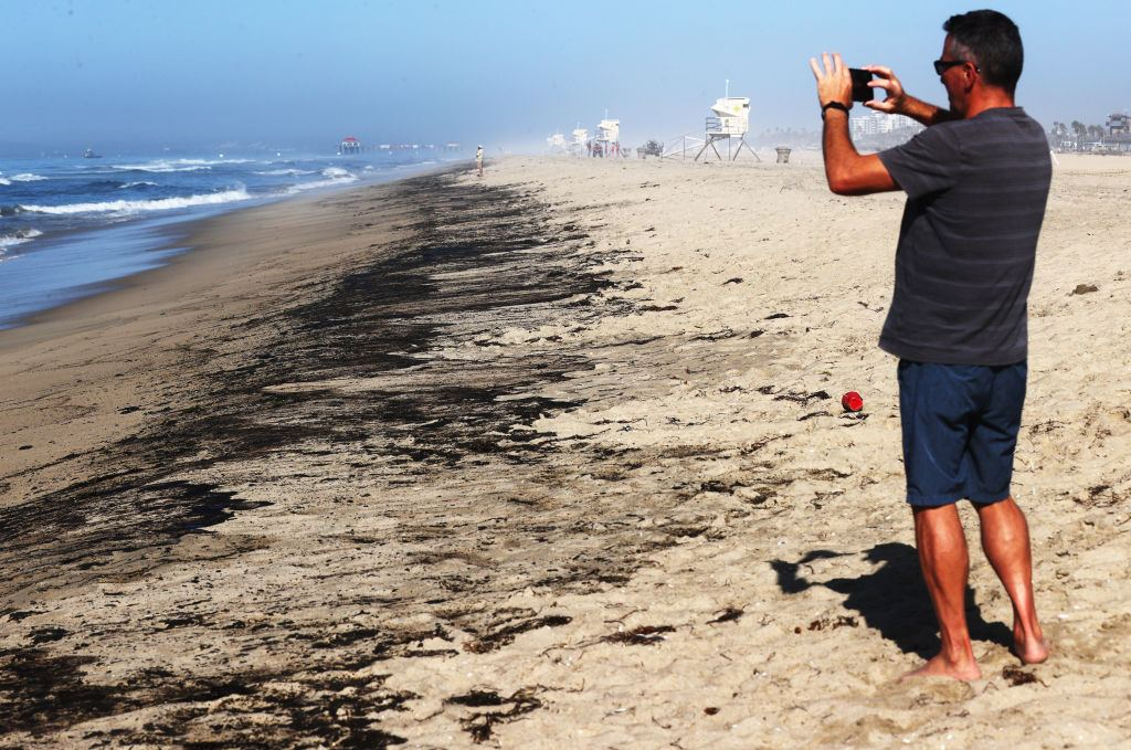 Біля берегів Каліфорнії стався масштабний вилив нафти - фото