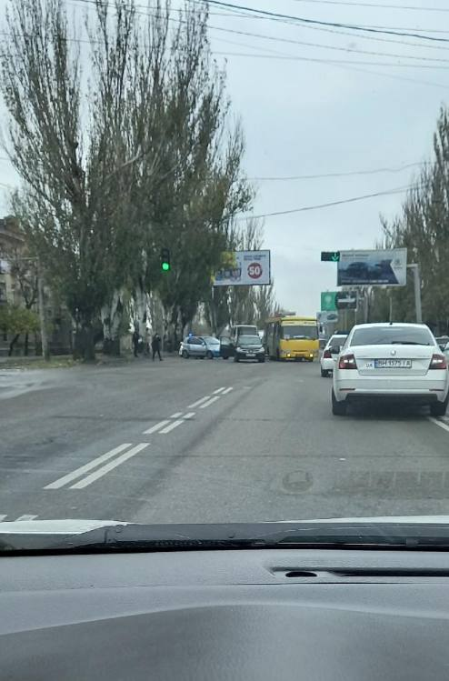 В Одесі ДТП спровокувала величезний затор до Лузанівки - фото