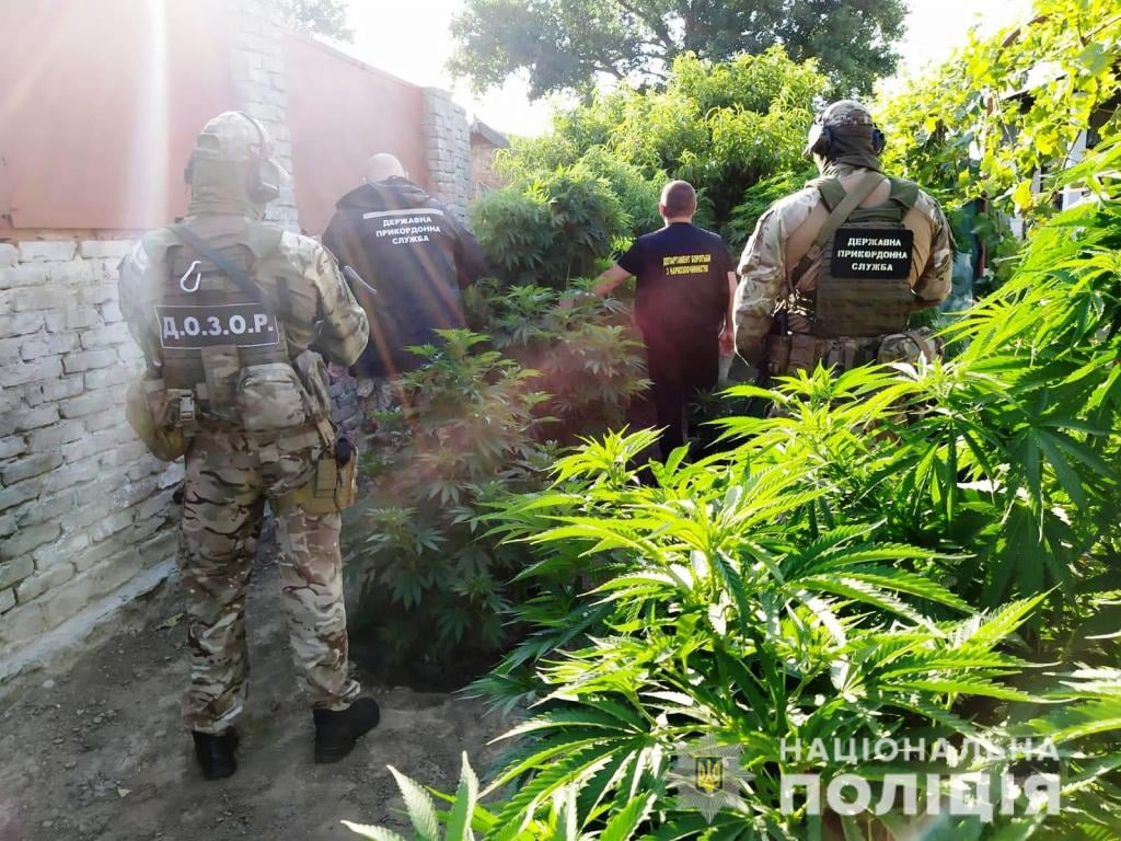 У п’яти жителів Одещини вилучили набої від “калаша”, наркотики і цигар