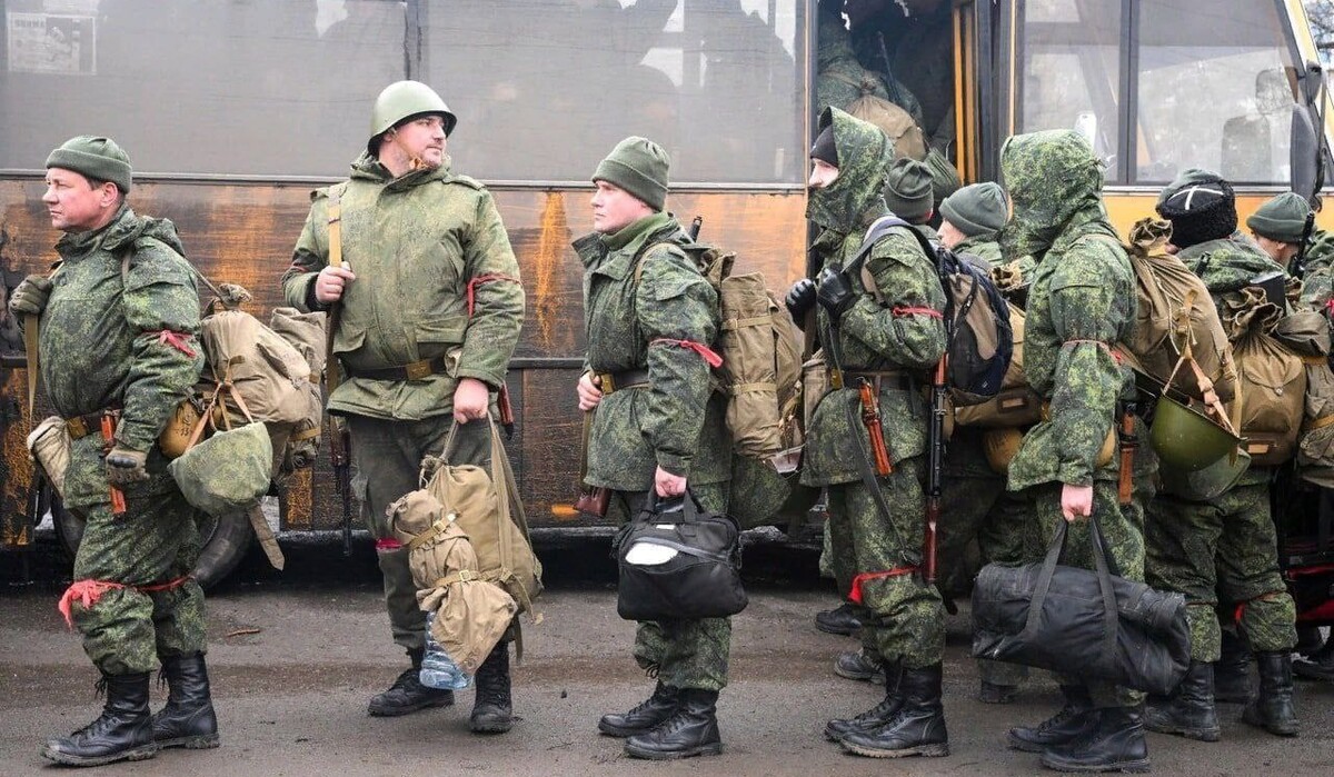 протягом місяця росіяни пустять в бій мобілізованих військовослужбовці