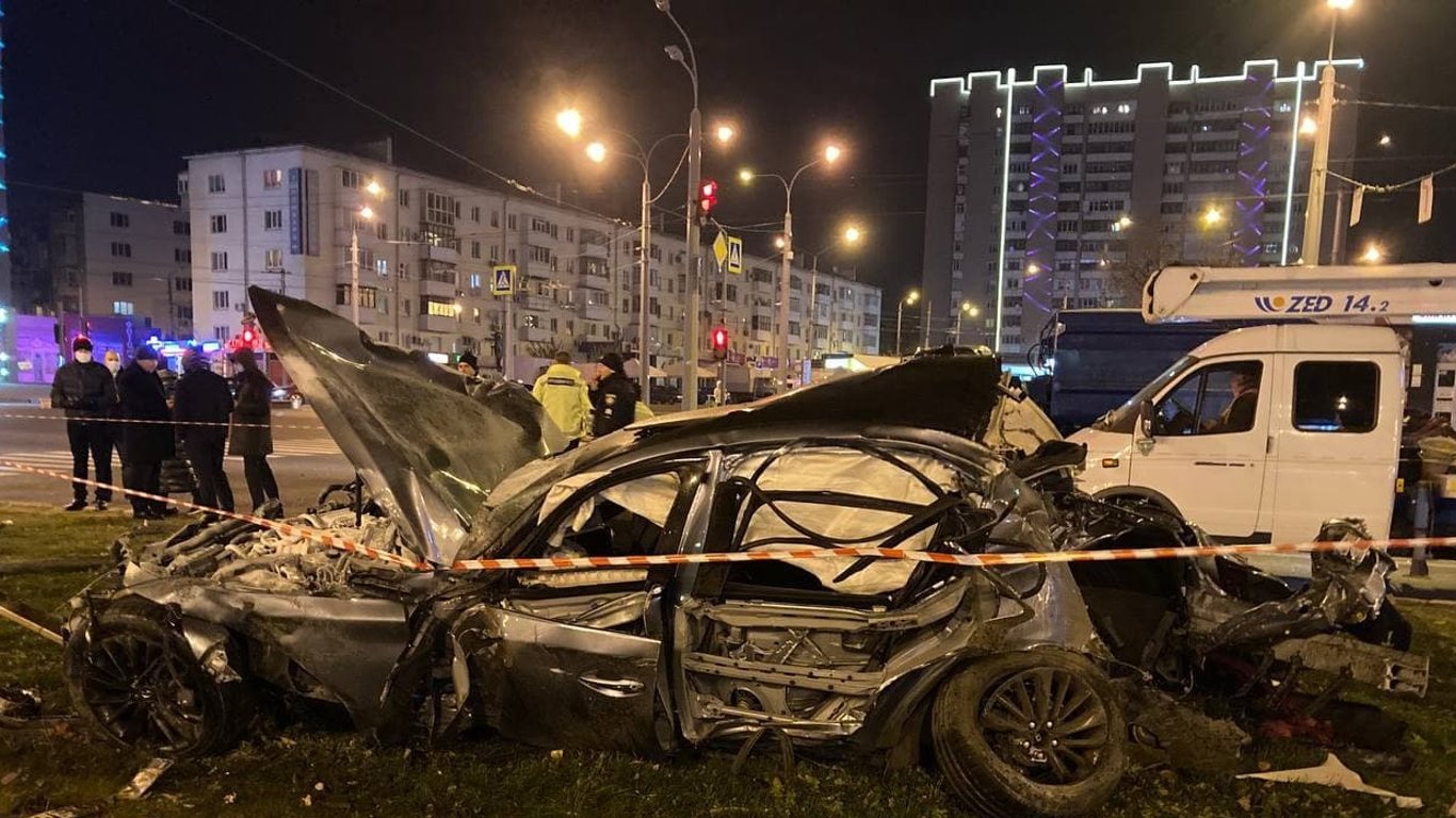 ДТП у Харкові – перехожий цинічно поцупив телефони з місця смертельної автопригоди