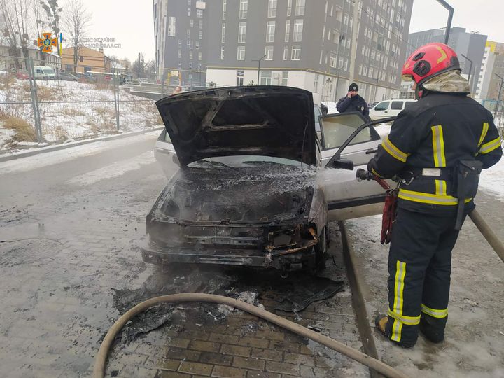 У Львові загорівся автомобіль