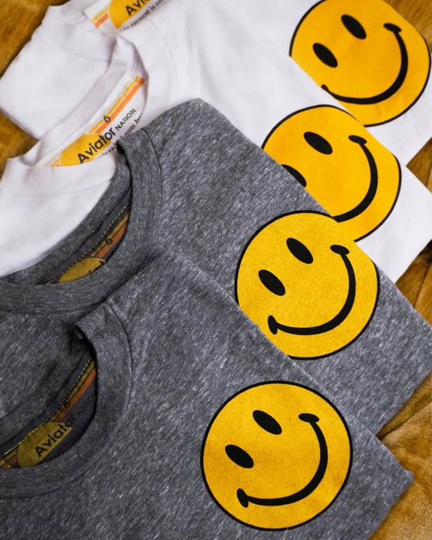 SMILEY 2 CREW TEE