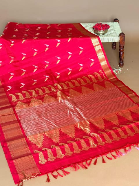 Chilli Red Pure Handloom Gadwal Kanchi Saree in Monotone Look