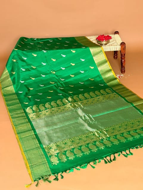 Emerald Green Pure Handloom Gadwal Kanchi Saree in Monotone Look