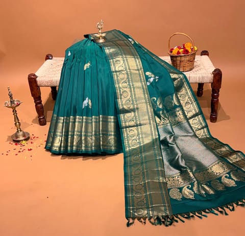 Bottle Green Pure Handloom Gadwal Kanchi Silk Saree in Monotone Look