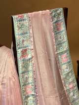 Zari close-up