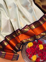 Detail 12