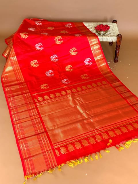 Chilli Red Pure Handloom Gadwal Kanchi Saree in Monotone Look
