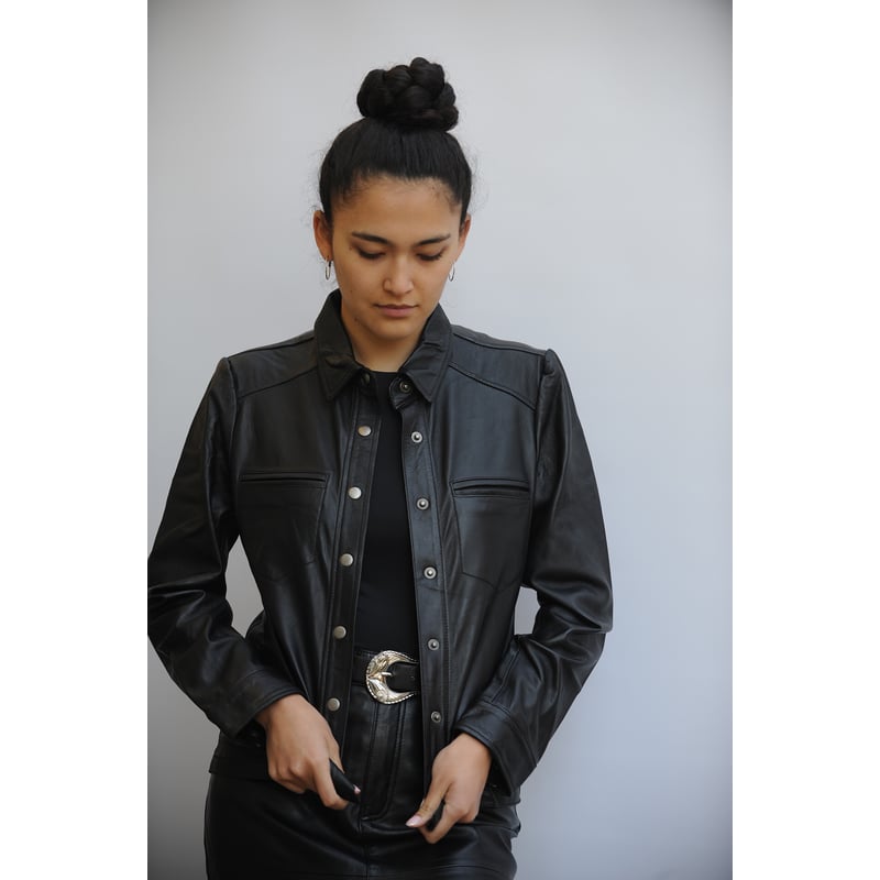BLUSA CUERO MUJER MANGA LARGA CAMISERA