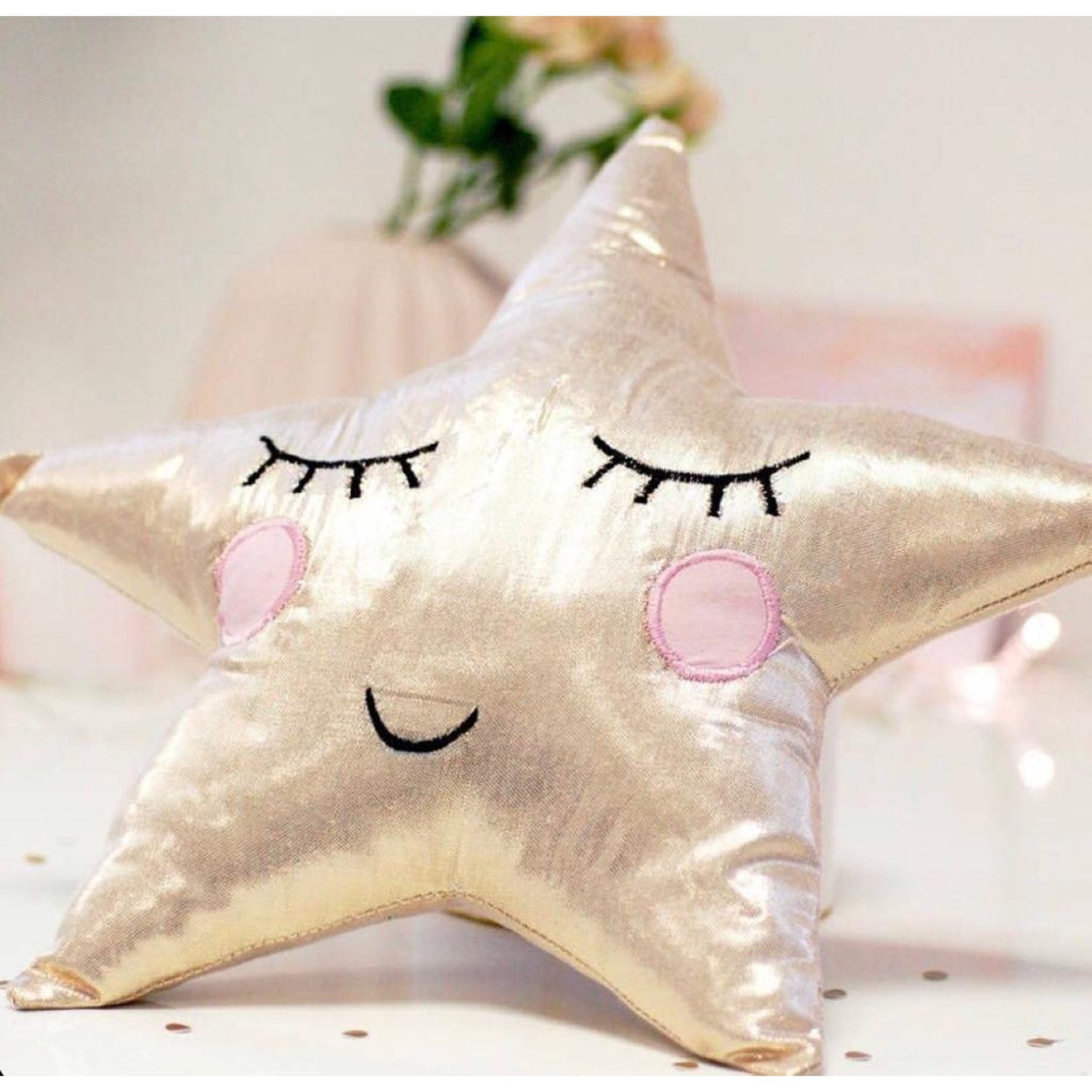 GENERICO ALMOHADA DE ESTRELLA DORADA falabella
