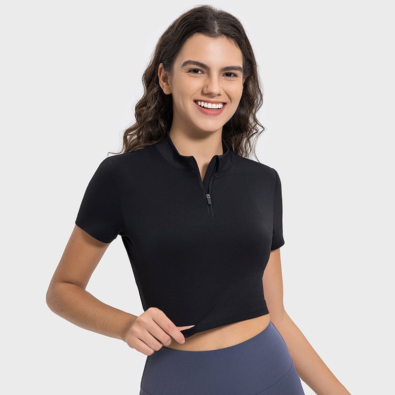 Polera Manga Corta Deportiva Fitted Fit Mujer con cierre Negro