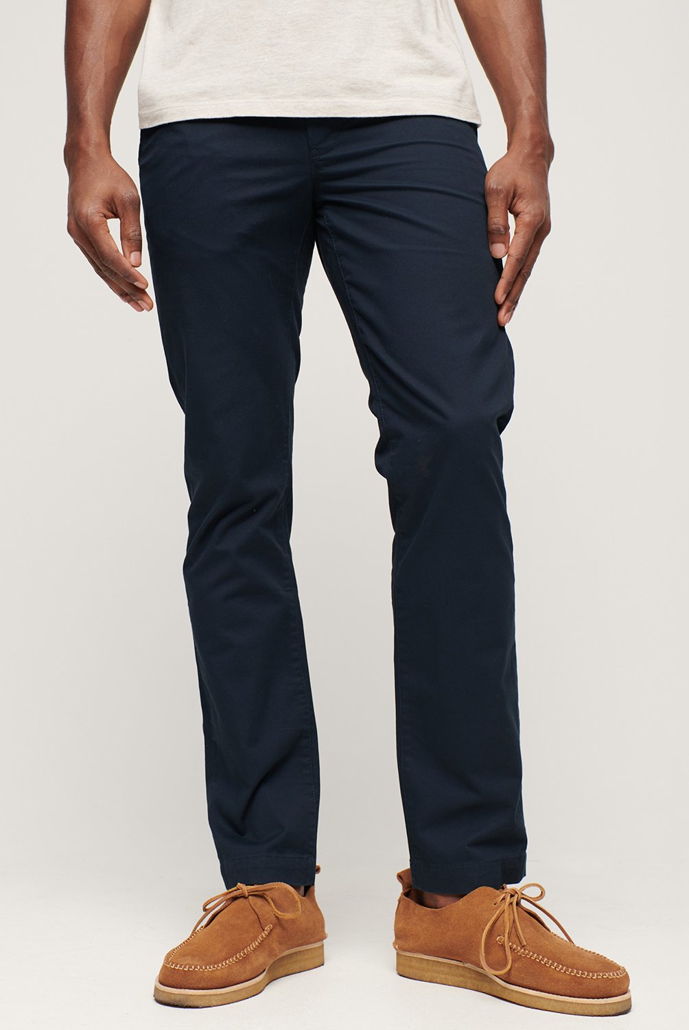 Pantalon chino superdry sales