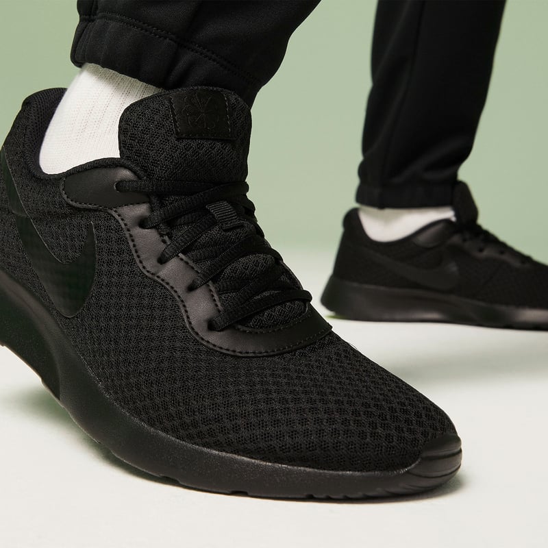NIKE Tanjun Zapatilla Urbana Hombre Negro Nike falabella