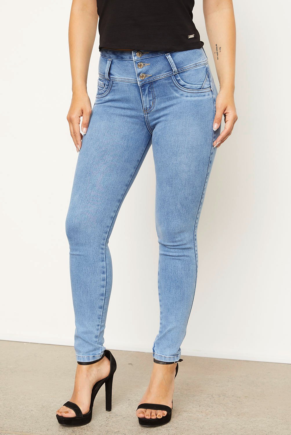 Jean femme coupe mom taille haute délavé bleach