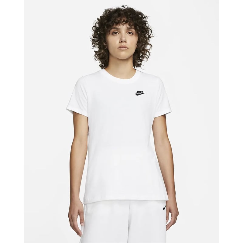 CAMISETA NIKE CLUB TEE BLANCO MUJER. NIKE falabella