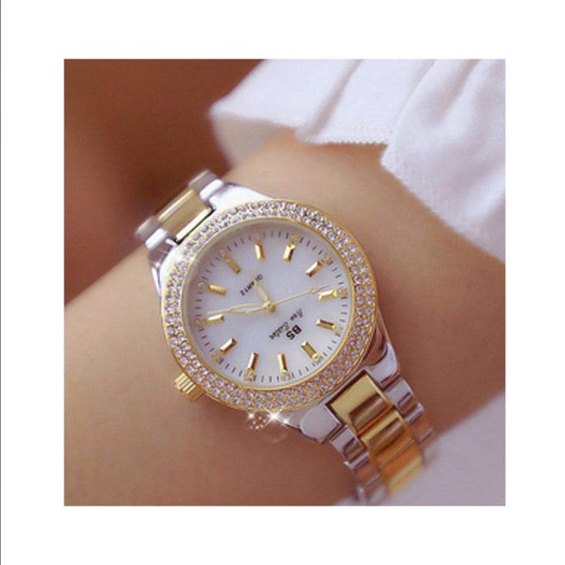 Reloj Mujer con diamantes de imitacion cristal excelente GENERICO falabella