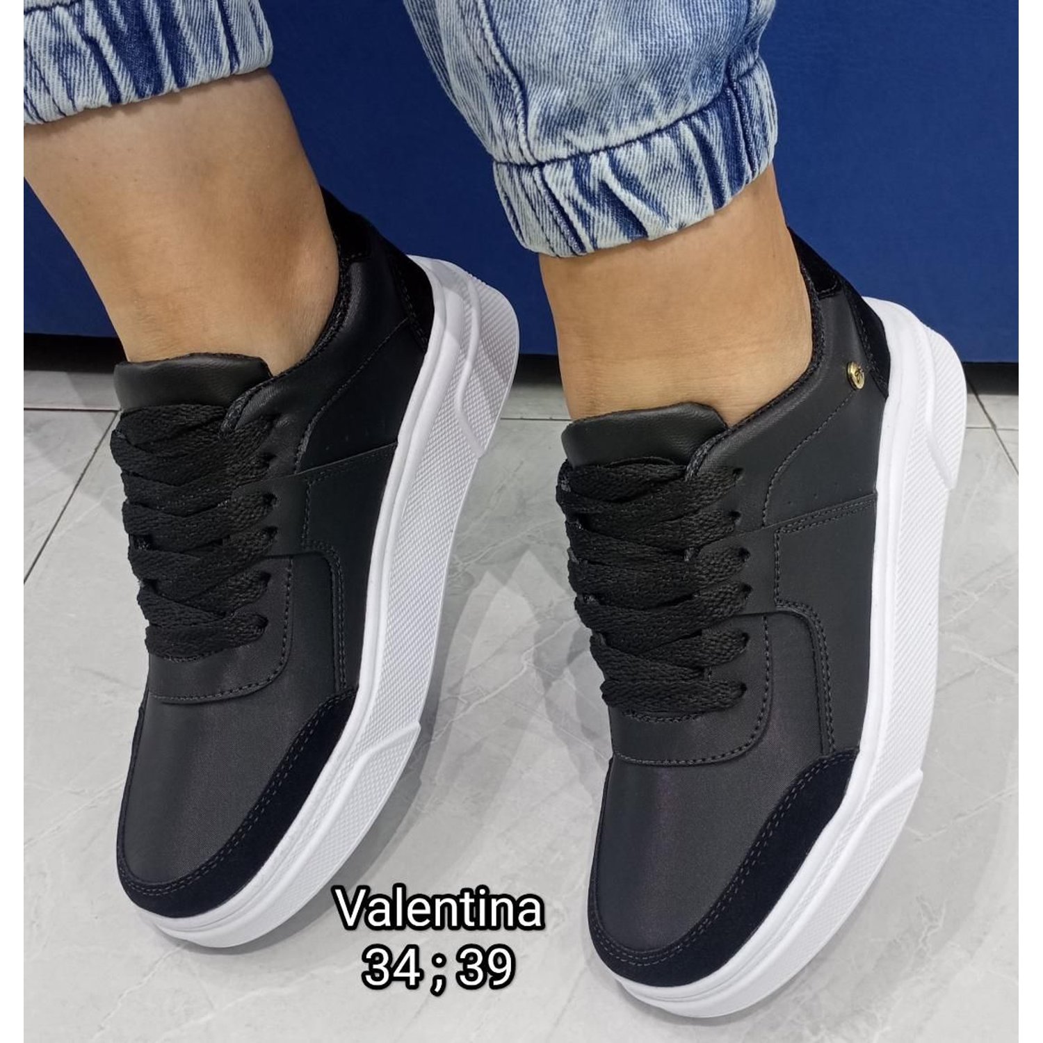 TENIS MUJER NEGRO SUELA BLANCA
