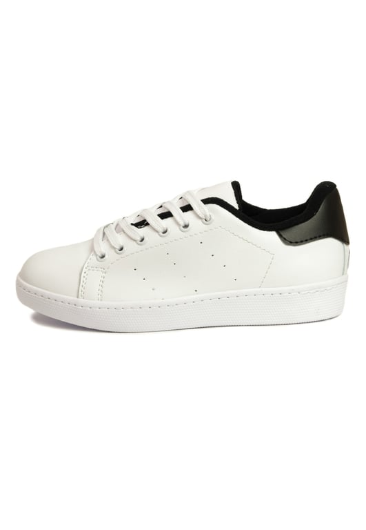 tenis blancos con negro atras